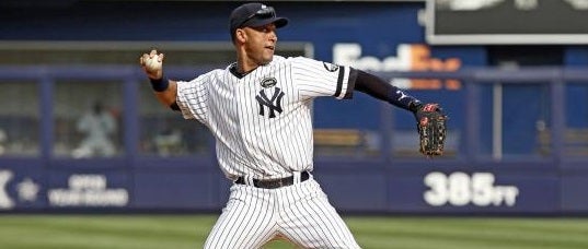 Derek Jeter throwing a baseball