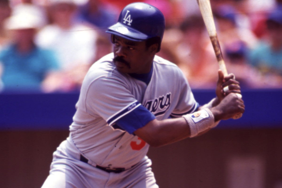 Eddie Murray bats for Dodgers