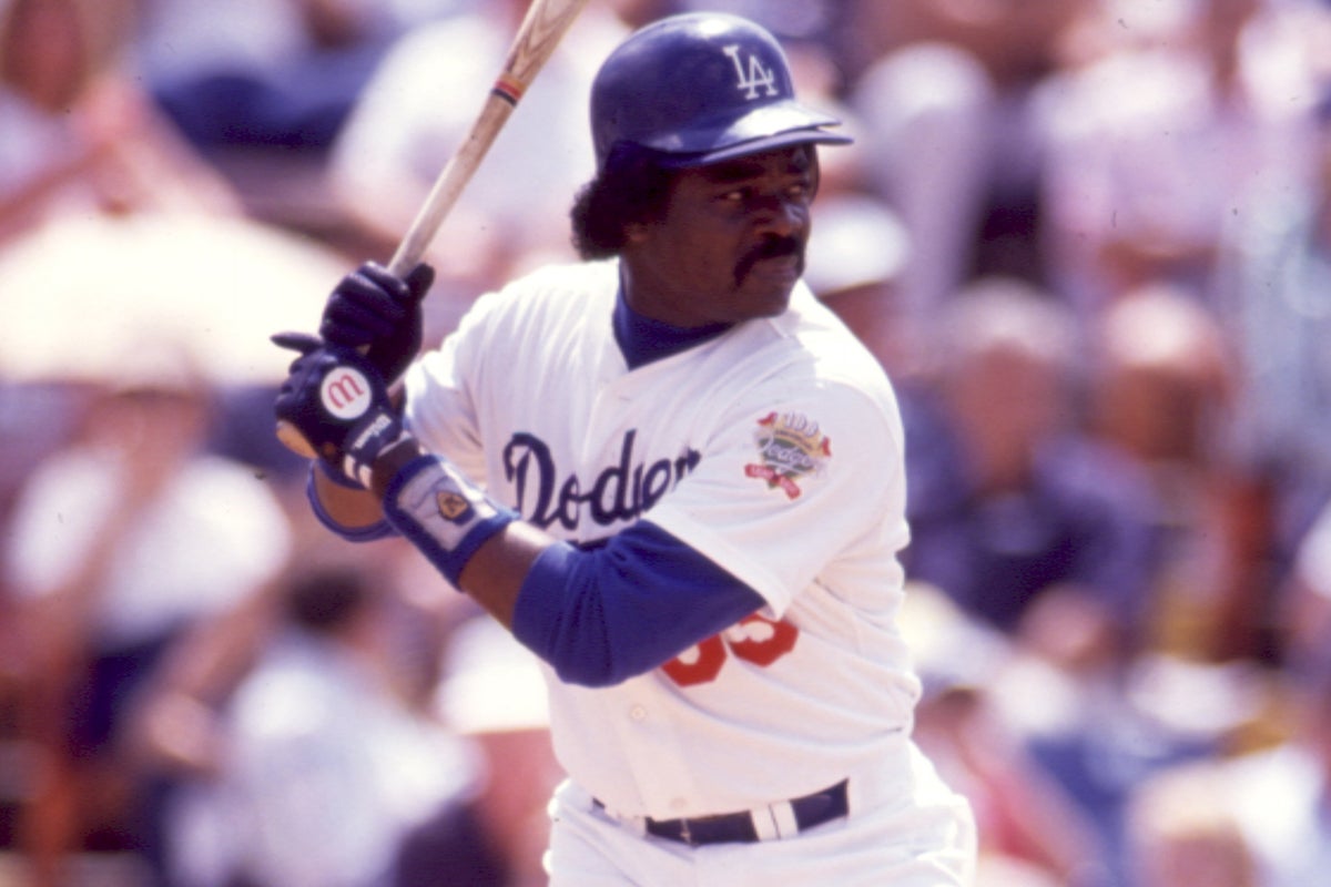 Eddie Murray bats for Dodgers