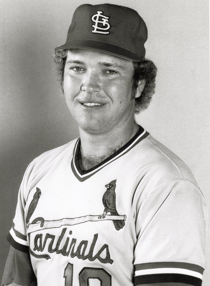 Head and shoulders portrait of Ken Oberkfell in Cardinals uniform