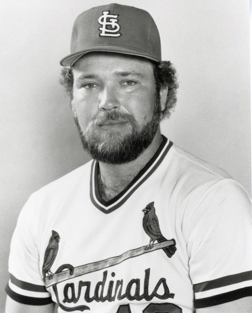 Head and shoulders portrait of Ken Oberkfell in Cardinals uniform