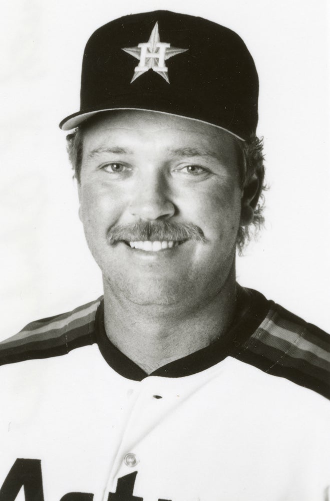 Head and shoulders portrait of Ken Oberkfell in Astros uniform