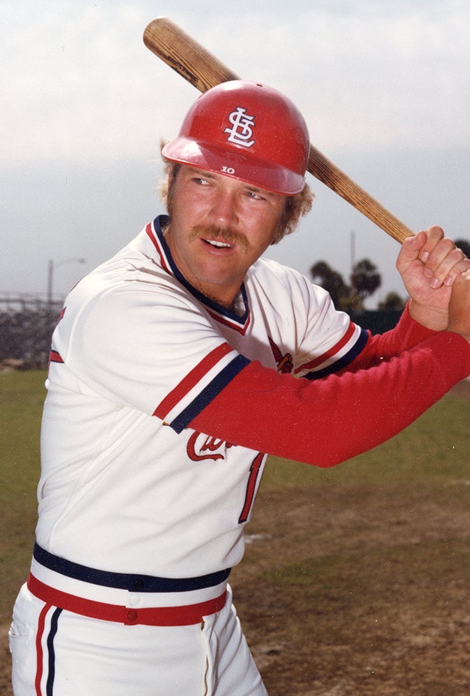 Batting portrait of Ken Oberkfell in Cardinals uniform