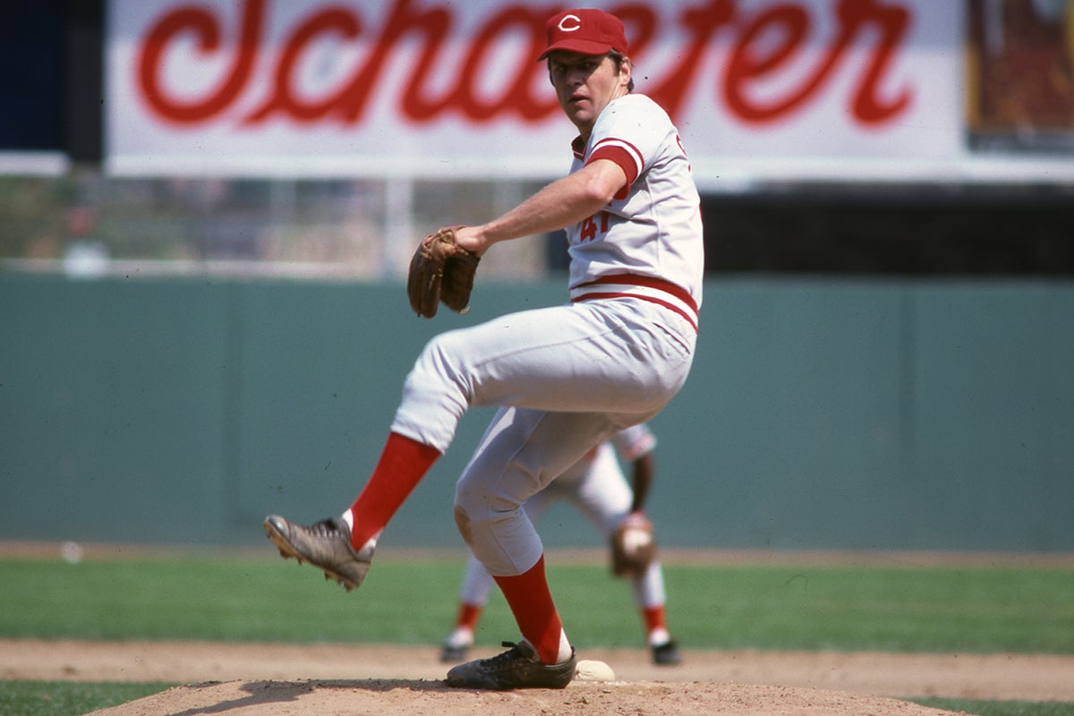 Tom Seaver pitches for Cincinnati