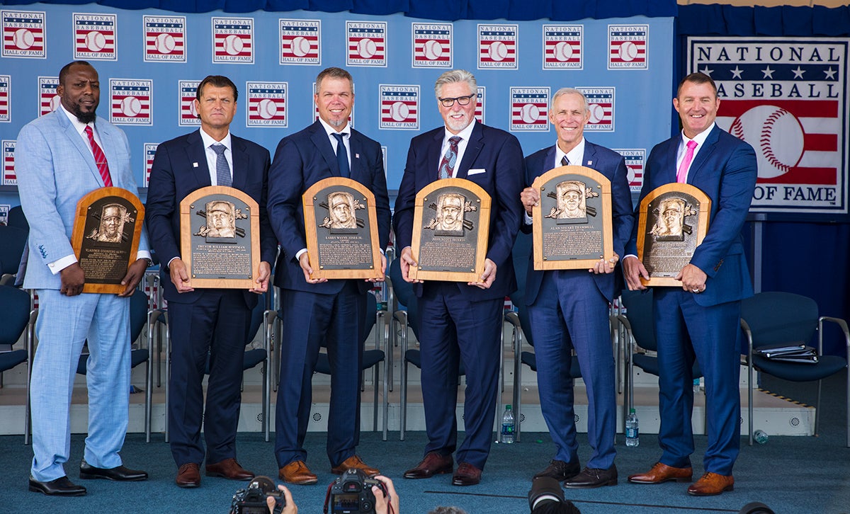 Vladimir Guerrero, Trevor Hoffman, Chipper Jones, Jack Morris, Alan Trammell and Jim Thome holding plaques after 2018 Induction